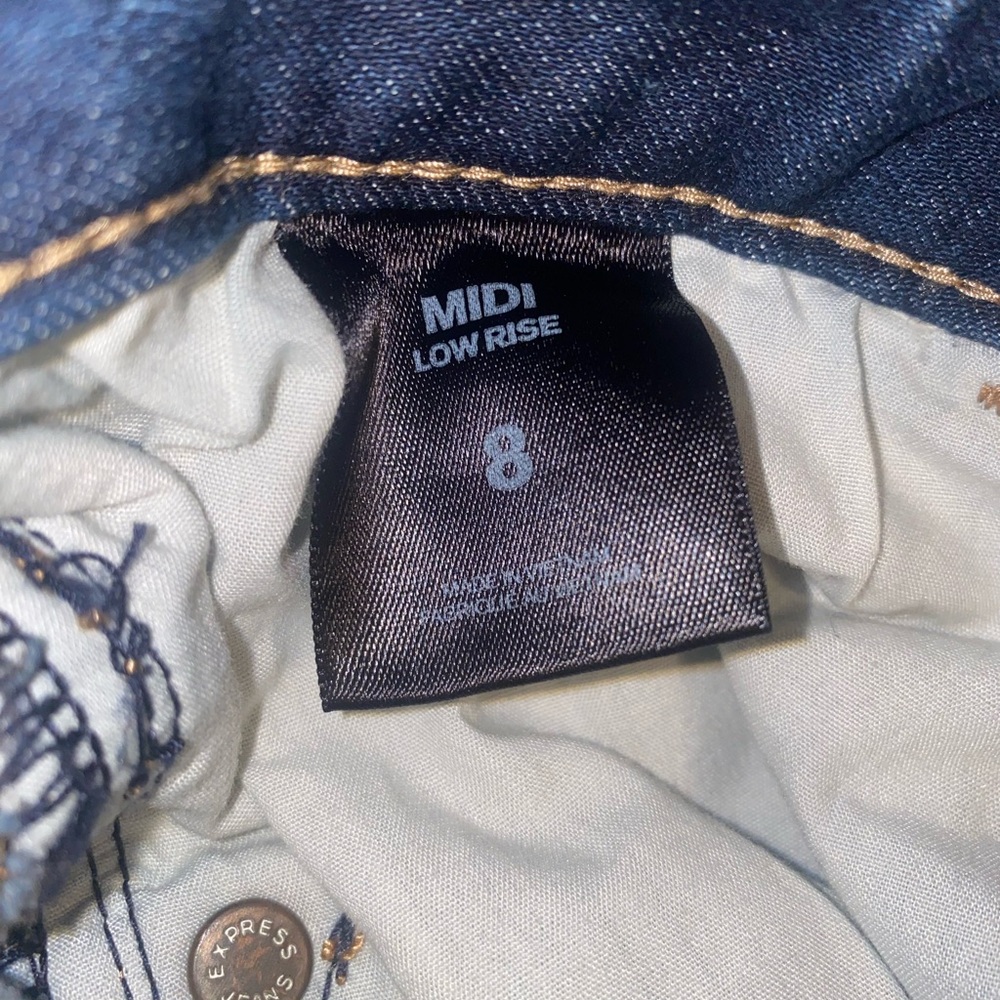 Express | Midi Low-Rise Jean Shorts | Size 8 - Picture 3 of 3